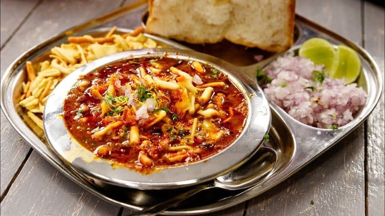 पहाटे ४ वाजता विकल्या जाणाऱ्या मुलुंडच्या प्रसिद्ध मायकल मिसळपावच्या जन्माची गोष्ट !!