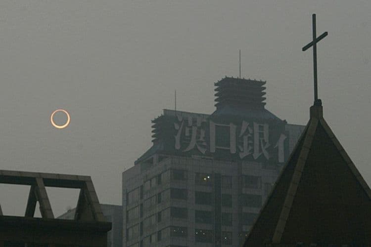 ३. चीनमधील सूर्यग्रहण