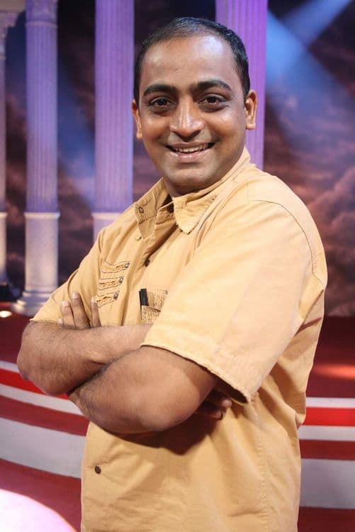 8) आशिष पाथरे