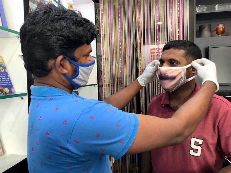 मास्क घालूनही चेहरा दिसेल? पाहा या फोटोग्राफरची आयडिया!!