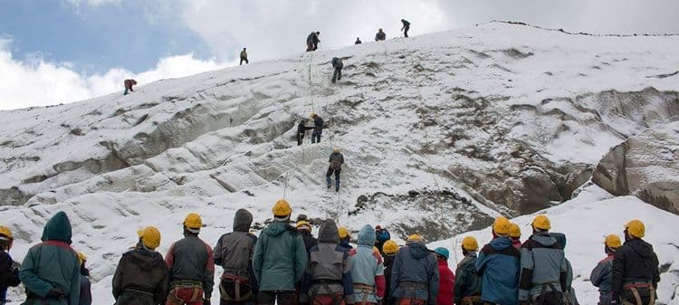 पर्वतरोहणाचे प्रशिक्षण देणाऱ्या प्रमुख संस्था आणि अभ्यासक्रमाचे प्रकार जाणून घ्या !!!
