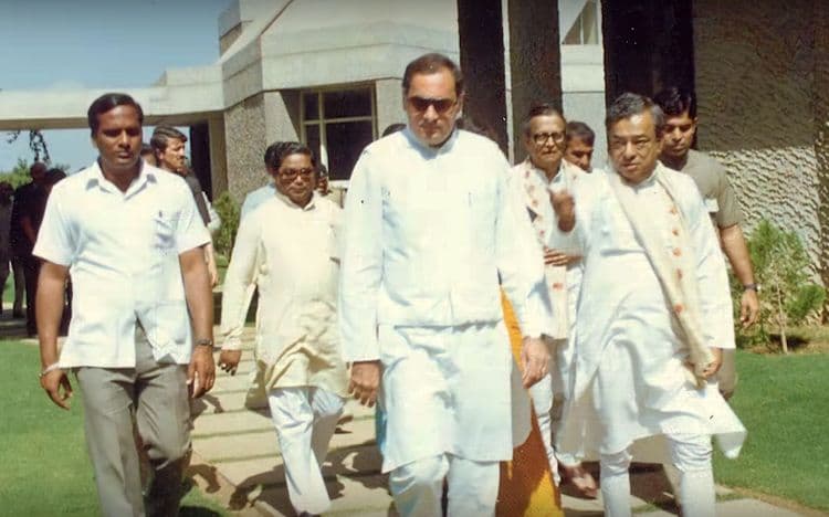 राजीव गांधींनी सुरक्षा ताफ्यातल्या गाड्यांच्या चाव्या काढून गटारात फेकून दिल्या होत्या तेव्हा..