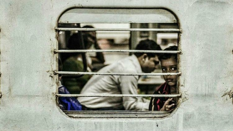 तुम्ही instragram वर आहात? ट्रेन च्या खिडकीतून काढलेले हे फोटो पाहिलेत का?