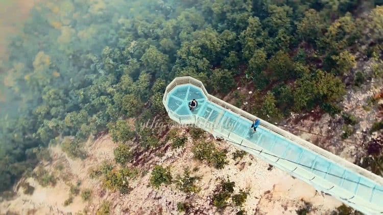 काचेचा झुलता पूल पाहण्यासाठी आता परदेशात जायची गरज नाही...भारतातच आहेत हे दोन पूल !!