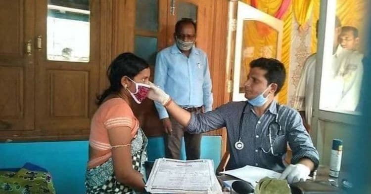 फक्त १ रुपयात उपचार? गरीब आणि सामान्य लोकांसाठी ओडीसाच्या डॉक्टरने केलेलं काम कौतुकास्पद आहे !!