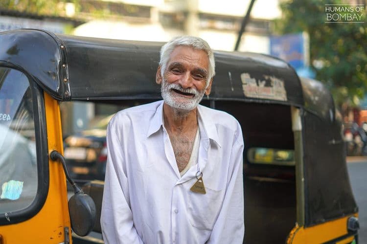 कुटुंबाचे पोट भरण्यासाठी त्यांनी घर विकून रिक्षा घेतली आणि रिक्षातच राहू लागले...या आजोबांची संघर्ष कथा प्रत्येकाने वाचायला हवी !!