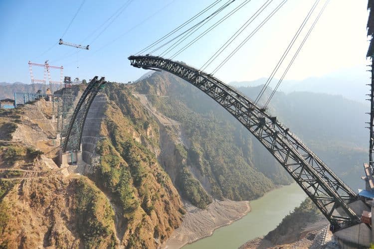 जगातला सर्वात उंच रेल्वे पूल भारतात तयार होतोय...या महत्त्वाच्या गोष्टी माहित असायलाच हव्यात !!