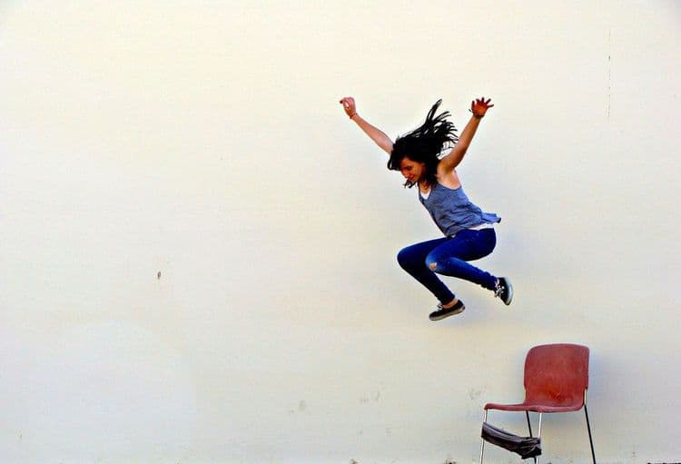 ८) खुर्चीतून उडी मारणे, डेन्मार्क