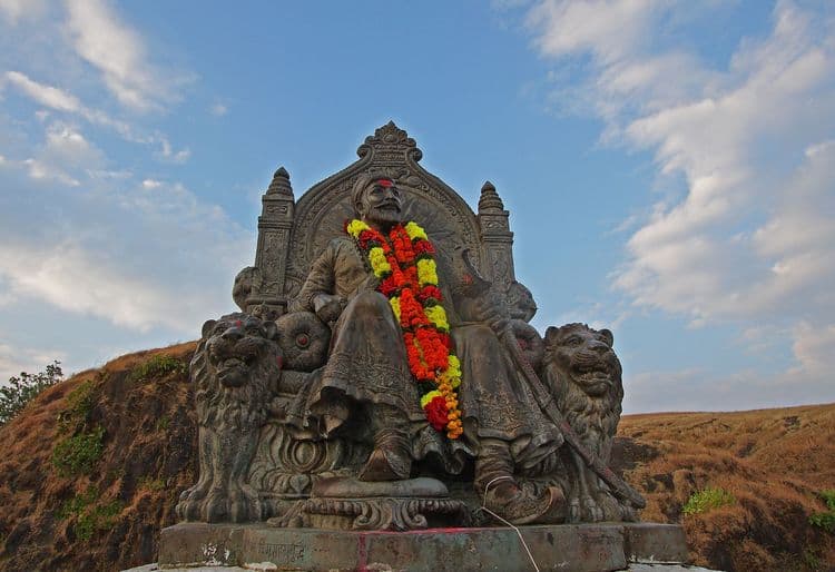 मराठेशाहीचा इतिहास सांगणारी १०१  पुस्तके