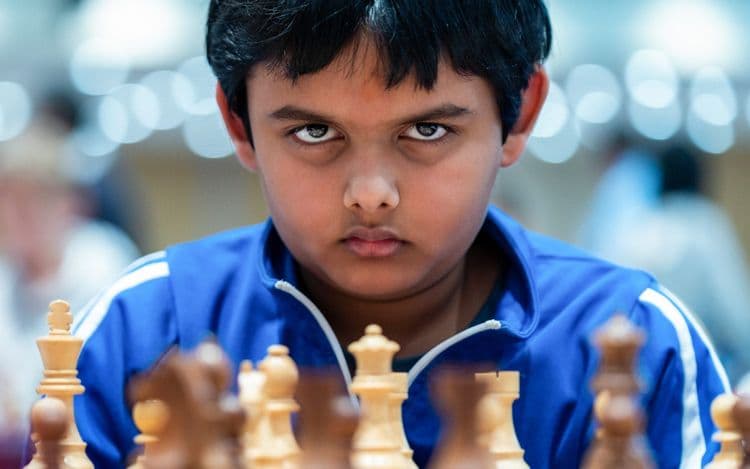 हा भारतीय मुलगा ठरलाय जगातील सर्वात तरुण ग्रँडमास्टर...त्याच्याविषयी सविस्तर माहिती जाणून घ्या!!