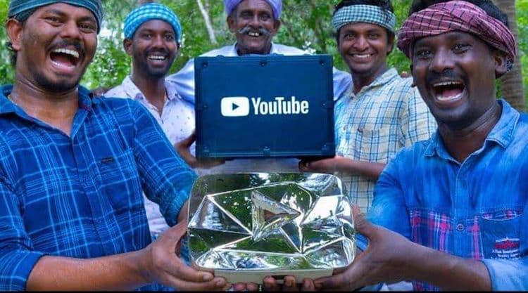 या शेतकऱ्यांनी सुरु केलेल्या युट्युब चॅनलचे तब्बल १ कोटी फॉलोअर्स पूर्ण झालेत...वाचा त्यांची यशोगाथा!!