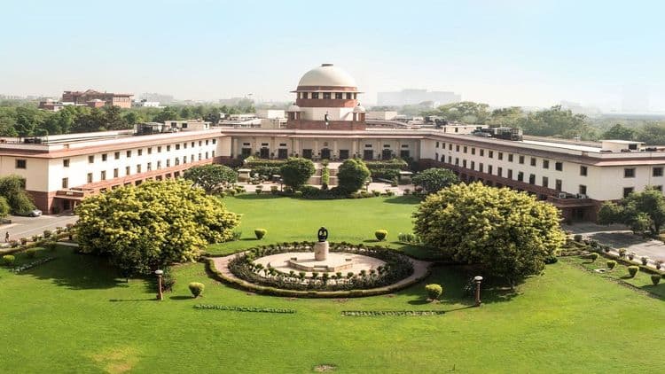 तीन महिला न्यायाधीशांसह ९ न्यायधीशांचा शपथविधी!! जाणून घ्या ही घटना विशेष महत्त्वाची का आहे..