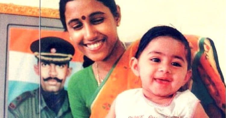 कारगिल युद्धात शहिद झालेल्या मेजर पद्मपाणी आणि पत्नी चारुलतांची हृदय हेलावणारी प्रेमकथा!!
