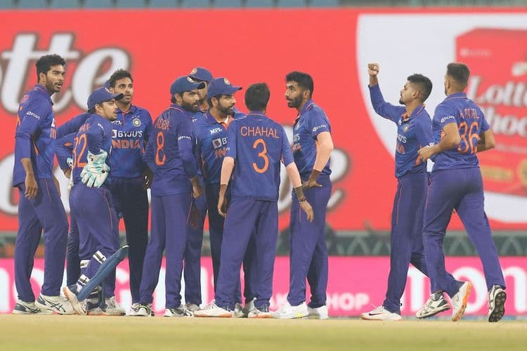 ईशान - हिटमॅनची जोडी ठरली हिट!! भारतीय संघाने लंकेवर मिळवला दणदणीत विजय