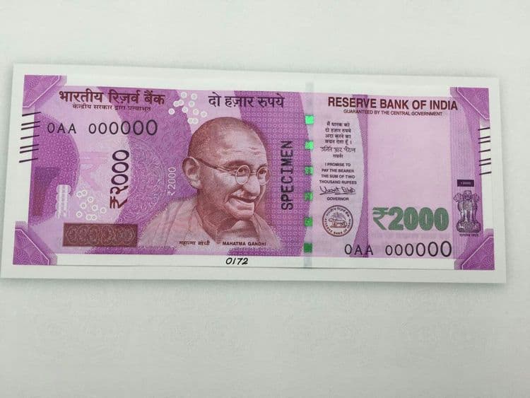 सुधारणा- २०००रूपयांचा नोटेमध्ये कसलीही  नॅनो जीपीएस चीप नाही..