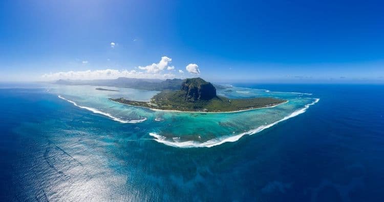 ८) मॉरिशस