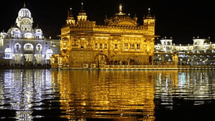 सर्व भाविकांचे श्रध्दास्थान असलेल्या अमृतसरच्या सुवर्णमंदिराबद्दल या १० गोष्टी जाणून घ्या!!