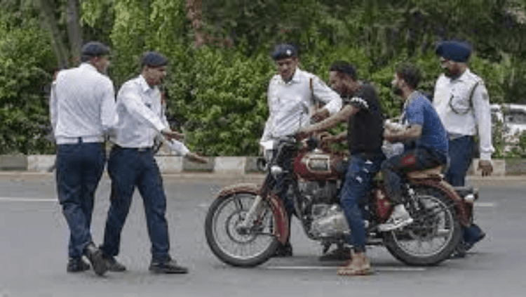 नवे ट्राफिक नियम काय आहेत समजून घ्या आणि पाळा. 