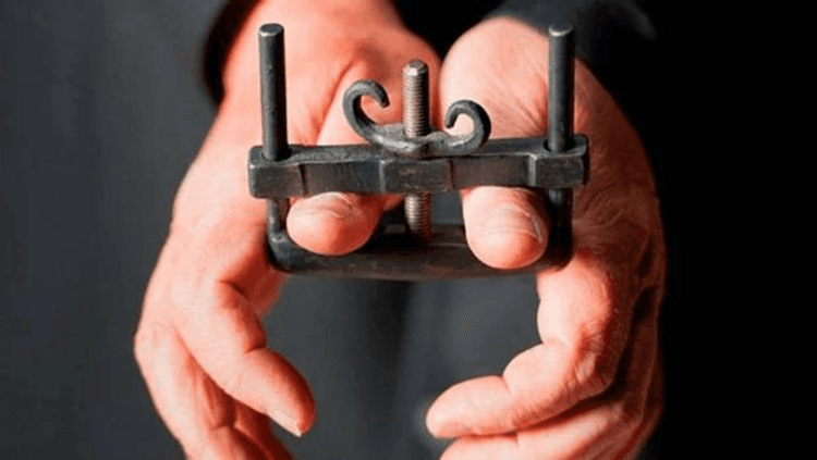 २. थंबस्क्रू