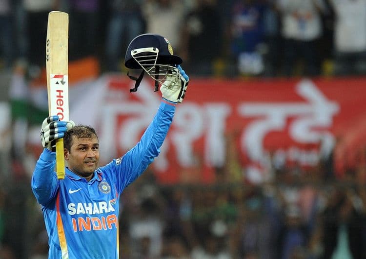 सचिन नंतर सेहवागने आजच्याच दिवशी झळकावली होती डबल सेंच्युरी!! वाचा ऐतिहासिक खेळी बद्दल अधिक...