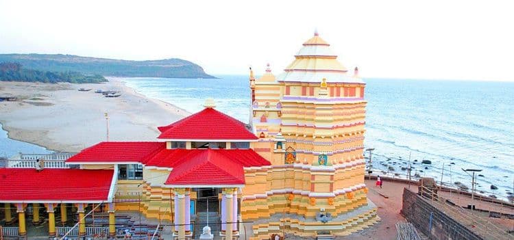 मुसलमानाने बांधलेले शिवमंदिर - श्री कुणकेश्वर !!!