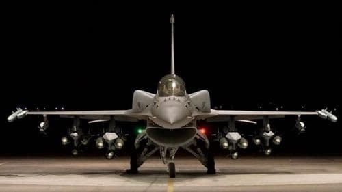 'लय डेंजर' F-16 फायटर विमान आहे तरी काय...वाचा या विमानाबद्दल!!