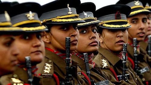 स्त्रियांना या ७ गोष्टी करण्याची परवानगी नव्हती!! काही परवानग्या तर गेल्या १० वर्षांत मिळाल्या आहेत..