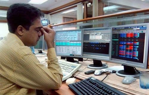 इन्फोसिसमुळे एका दिवसात 30,000 कोटींचे नुकसान ! हादरला शेअर बाजार !