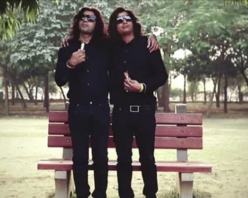 ८. आता ११ वर्ष एकत्र आहे म्हटल्यावर त्यांची मैत्री पक्की होणारच, जसे जाहिरातीतील रमेश सुरेश आहेत.