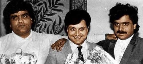 ४. महेश कोठारे आणि सचीन पिळगावकर या दोन्ही कंपन्यांमधून तयार झालेल्या चित्रपटात लक्ष्मीकांत हमखास असायचे. ‘धुमधडाका’, ‘अशी ही बनवा बनवी’, ‘शेम टू शेम’, ‘धडाकेबाज’, ‘झपाटलेला’ या सारखे चित्रपट लोकांना प्रचंड आवडले. झपाटलेला चक्क हिंदीत डब झाला आणि तिथेही ल