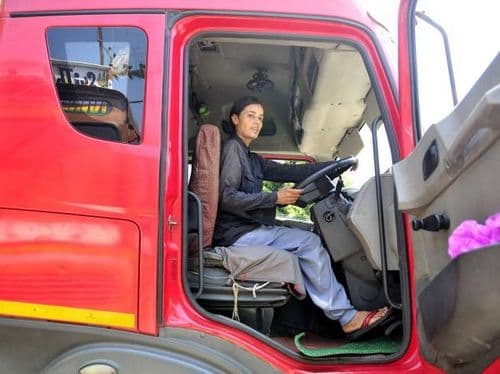 भारतातली सर्वाधिक शिकलेली ट्रक ड्रायव्हर नंदुरबारची योगिता