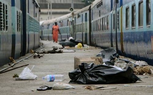 ही आहेत भारतातली १० अस्वच्छ रेल्वे स्टेशन्स...जाणून घ्या यादी आणि सांगा तुम्ही या सर्व्हेशी सहमत आहात का ?