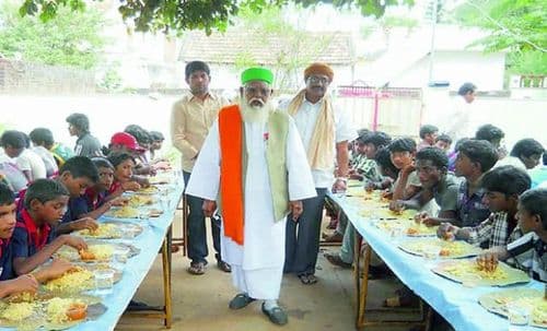 का पडले या बाबांचे नाव बिर्याणी बाबा? 
