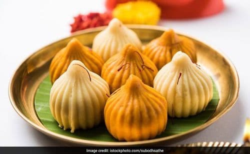 गणेशोत्सव स्पेशल : गणपती बाप्पासाठी बनवा हे १५ प्रकारचे झटपट मोदक !!