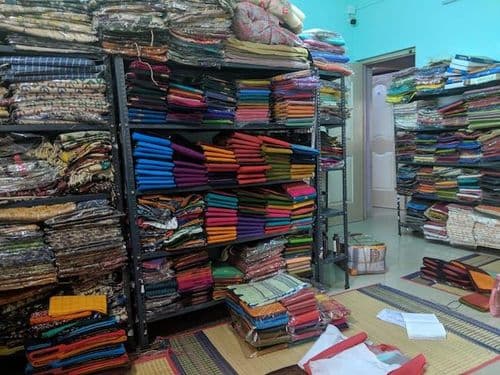 काय आहे नक्की त्यांचा बिझनेस?