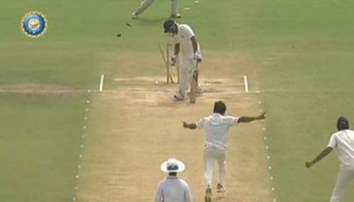 व्हिडीओ ऑफ दि डे : तब्बल २० वर्षानंतर या पठ्ठ्याने केली इतिहासाची पुनरावृत्ती...हा व्हिडीओ चुकवू नका भाऊ !!