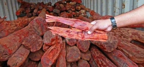 २. लाल रंग