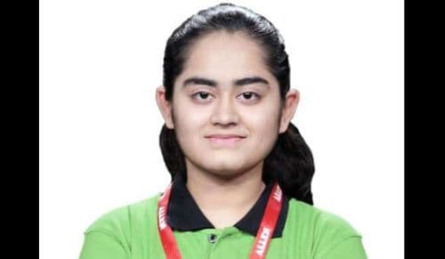 या मुलीने चक्क JEE, NEET, AAIMS आणि इतर अनेक परीकक्षेत यश मिळवून एक वेगळा विक्रम रचलाय 