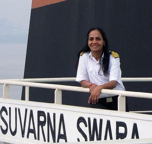 समुद्रावर विलक्षण साहस हा पुरस्कार मिळवणाऱ्या जगातल्या पहिली महिला राधिका मेनन.