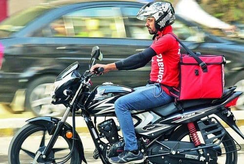 याने झोमॅटोवाल्यांना उबरच्या कामाला लावलं पाहा.. जाणून घ्या हा सॉलिड डोकॅलिटीचा किस्सा!!