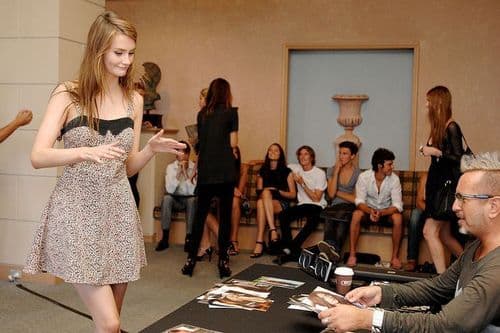 अशा कोर्समध्ये काय शिकवत असतील याचा नमुना बघा !