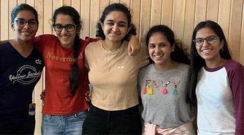जागतिक रोबोटिक्स स्पर्धेत चालल्या भारताच्या या पाच किशोरवयीन मुली!!