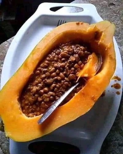 २. राजमा (पंजाबी पदार्थ) सोबत पपई 