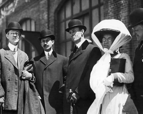 ५) लग्नापासून दूर राहिले –