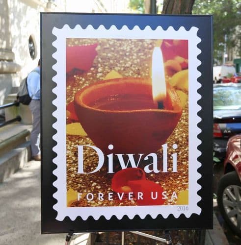 अमेरिकेच्या पोस्ट खात्यानं काढलं दिवाळीनिमित्त एक खास तिकिट!!