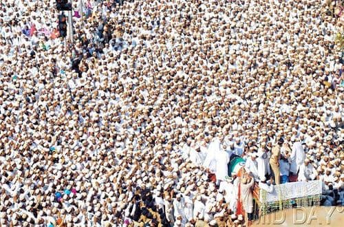 (दाउदी मुस्लीम बोहरा समाजाचे गुरू मोहमद सैदना यांच्या  अंत्येष्टीला झालेल्या चेंगचेंगरीत १८ माणसे दगावली