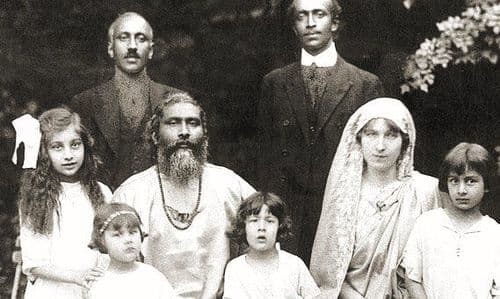 जन्म आणि  पालनपोषण