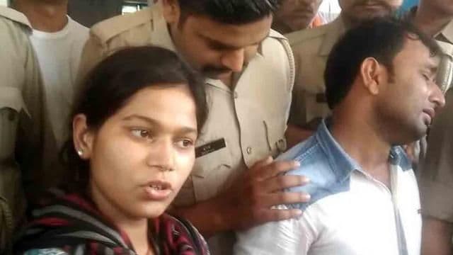 खरी खुरी रिव्हॉल्वर रानी...भर मंडपातून उचललं नवरदेवाला !!!