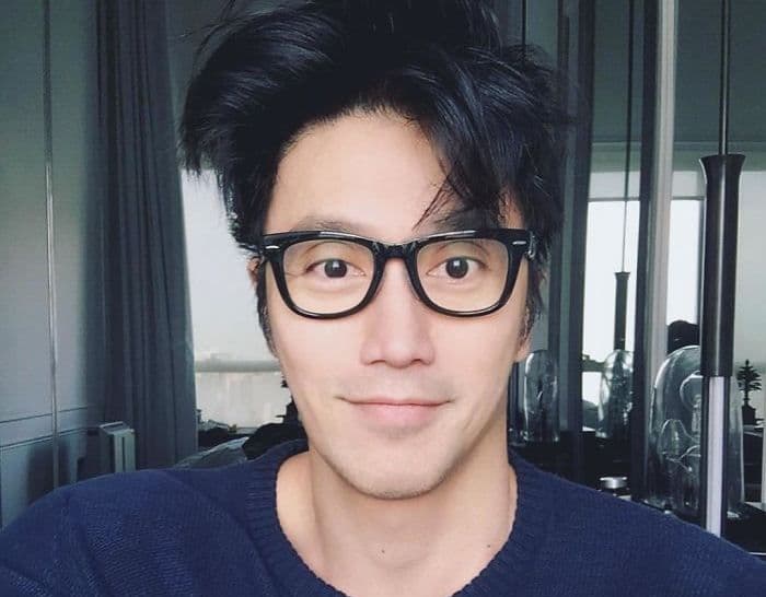 दिसतं तसं नसतं - या हँडसम तरुणाचं वय ऐकून चक्राऊन जाल राव !!