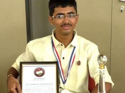 १४ वर्षात या पठ्ठ्यानं एकही दिवस शाळा बुडवली नाही ??